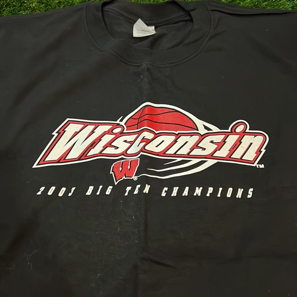 Men’s Wisconsin Basketball 2003 Big Ten Champions T-shirt - Picture 2 of 3